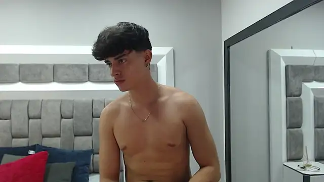 Snapshot of DrakeCollinss chatting on March 19, 2025, 1:43 am DrakeCollinss online show from March 19, 2025, 1:43 am