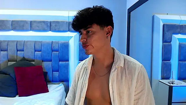 Snapshot of DrakeCollinss chatting on March 21, 2025, 10:39 pm DrakeCollinss online show from March 21, 2025, 10:39 pm