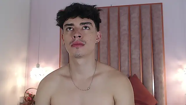 Snapshot of DrakeCollinss chatting on September 25, 2025, 11:36 am DrakeCollinss online show from September 25, 2025, 11:36 am