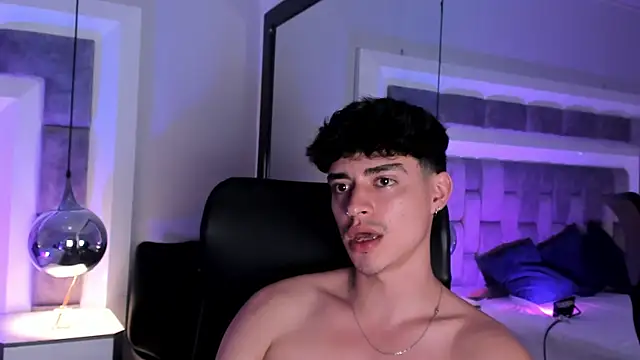 Snapshot of DrakeCollinss chatting on September 25, 2025, 11:41 pm DrakeCollinss online show from September 25, 2025, 11:41 pm