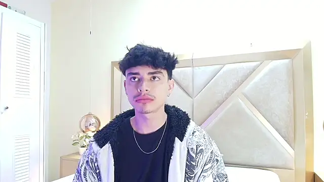 Snapshot of DrakeCollinss chatting on September 28, 2025, 12:21 pm DrakeCollinss online show from September 28, 2025, 12:21 pm