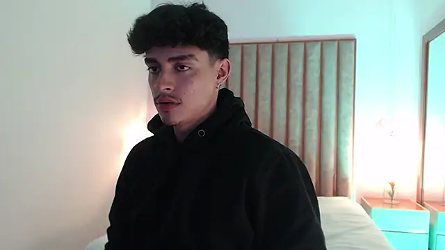 Snapshot of DrakeCollinss chatting on September 30, 2025, 12:04 am DrakeCollinss online show from September 30, 2025, 12:04 am