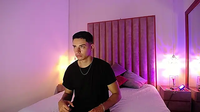 Snapshot of DrakeCollinss chatting on November 24, 2025, 12:38 pm DrakeCollinss online show from November 24, 2025, 12:38 pm