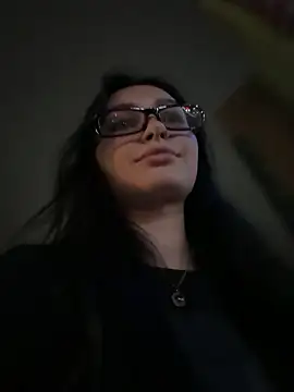 lunalovelee online show from September 17, 2025, 1:24 pm