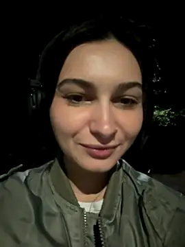 lunalovelee online show from September 29, 2025, 6:13 pm