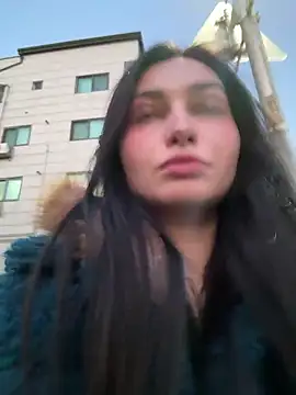 lunalovelee online show from December 19, 2025, 8:32 am