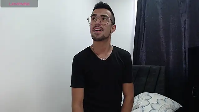 Snapshot of Demian_val chatting on February 11, 2025, 9:03 pm Demian val online show from February 11, 2025, 9:03 pm