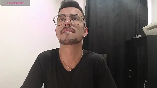 Snapshot of Demian_val chatting on February 27, 2025, 10:53 pm Demian val online show from February 27, 2025, 10:53 pm