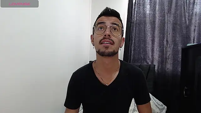 Snapshot of Demian_val chatting on March 3, 2025, 12:58 pm Demian val online show from March 3, 2025, 12:58 pm