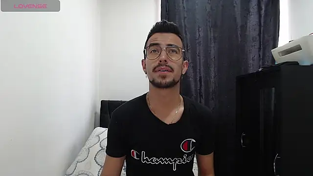 Snapshot of Demian_val chatting on March 5, 2025, 1:17 pm Demian val online show from March 5, 2025, 1:17 pm