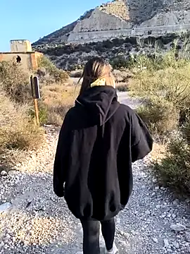 Mona Plus online show from October 3, 2025, 7:05 am