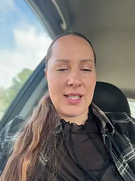 Snapshot of Mona_Plus chatting on April 22, 2026, 7:44 am Mona Plus online show from April 22, 2026, 7:44 am
