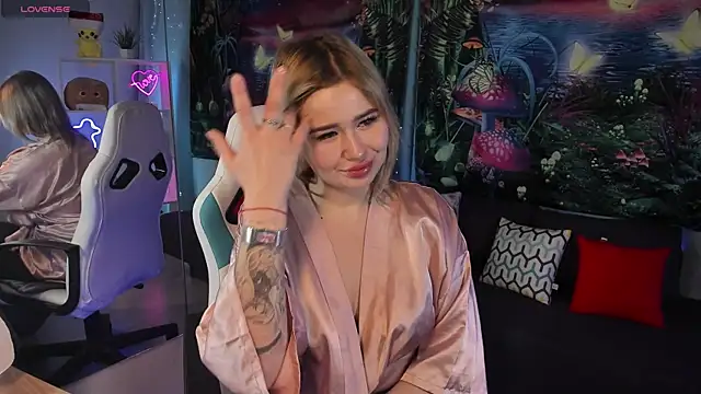 Snapshot of MargoBryan chatting on March 5, 2025, 8:32 pm MargoBryan online show from March 5, 2025, 8:32 pm