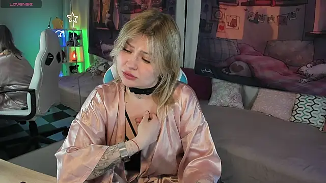 Snapshot of MargoBryan chatting on March 13, 2025, 7:50 pm MargoBryan online show from March 13, 2025, 7:50 pm