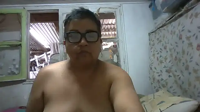 Snapshot of erinadarling79 chatting on November 6, 2025, 6:31 pm erinadarling79 online show from November 6, 2025, 6:31 pm