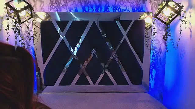 charlotte bluee online show from November 18, 2025, 6:45 pm