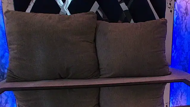 charlotte bluee online show from November 24, 2025, 6:51 pm