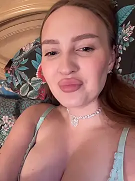 KateLibby online show from December 2, 2025, 7:03 am