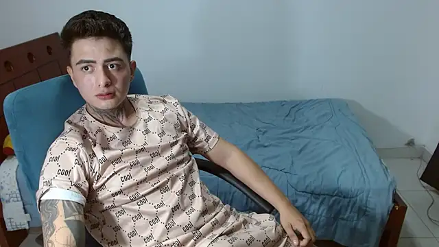 Snapshot of charly_2002 chatting on February 16, 2025, 5:15 am charly 2002 online show from February 16, 2025, 5:15 am