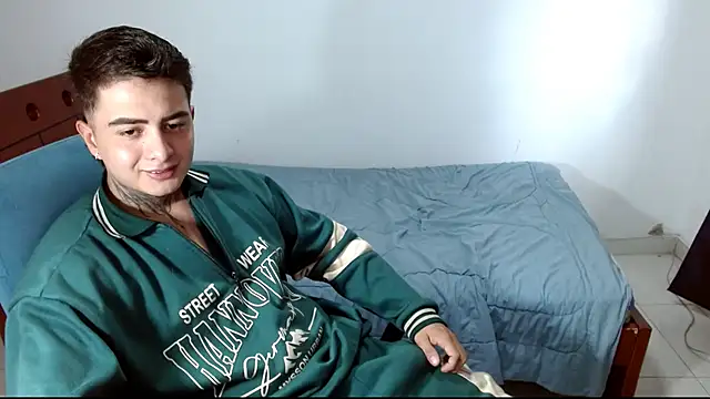 Snapshot of charly_2002 chatting on February 16, 2025, 6:21 pm charly 2002 online show from February 16, 2025, 6:21 pm