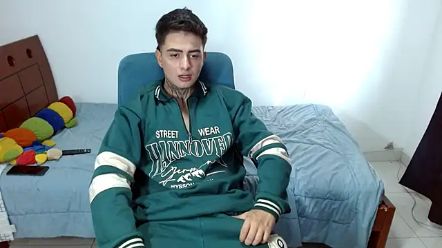 Snapshot of charly_2002 chatting on February 16, 2025, 9:27 pm charly 2002 online show from February 16, 2025, 9:27 pm