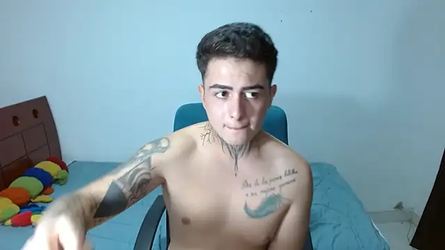 Snapshot of charly_2002 chatting on February 17, 2025, 11:31 pm charly 2002 online show from February 17, 2025, 11:31 pm