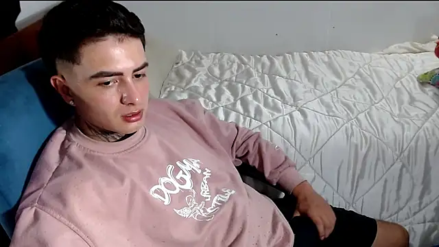 Snapshot of charly_2002 chatting on February 20, 2025, 11:21 pm charly 2002 online show from February 20, 2025, 11:21 pm