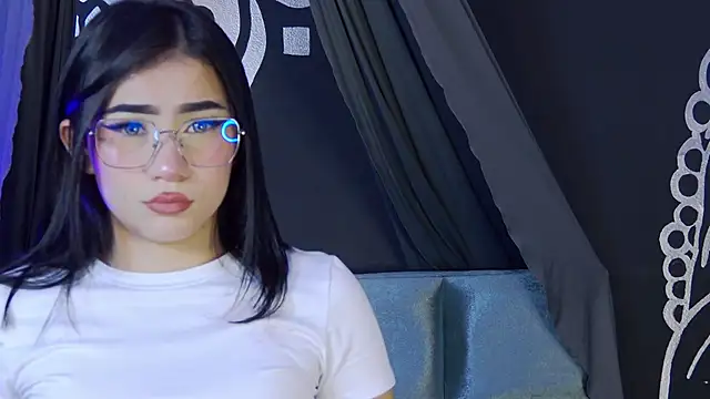 Arii moon online show from October 27, 2025, 7:40 pm