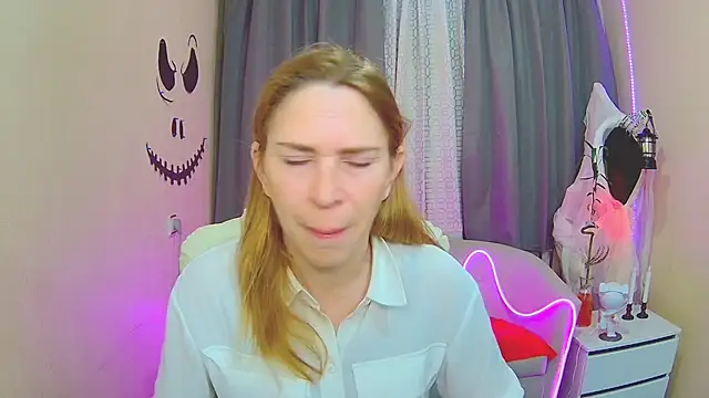 TessaDaybreak online show from November 3, 2025, 7:20 am