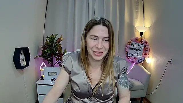 Snapshot of TessaDaybreak chatting on May 22, 2026, 7:26 am TessaDaybreak online show from May 22, 2026, 7:26 am