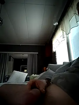 Snapshot of Teemu chatting on September 30, 2025, 4:01 pm Teemu online show from September 30, 2025, 4:01 pm