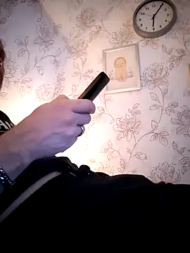 Snapshot of Teemu chatting on November 5, 2025, 4:07 pm Teemu online show from November 5, 2025, 4:07 pm