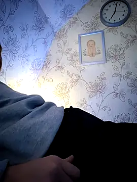 Snapshot of Teemu chatting on November 7, 2025, 5:02 pm Teemu online show from November 7, 2025, 5:02 pm