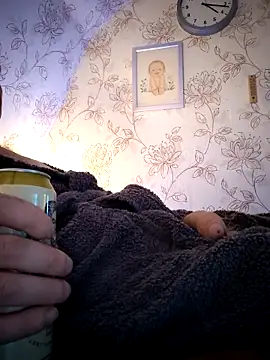 Snapshot of Teemu chatting on November 8, 2025, 2:17 pm Teemu online show from November 8, 2025, 2:17 pm