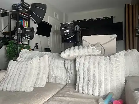 meggsworld online show from November 27, 2025, 12:51 pm