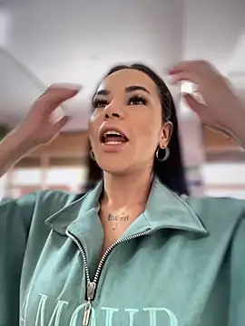 Naatalia online show from October 31, 2025, 6:42 pm