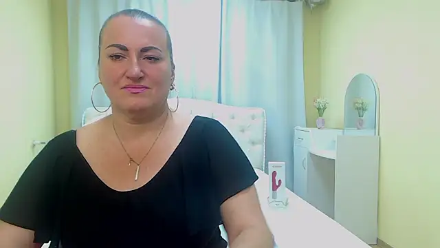 Snapshot of DianaMGG chatting on May 28, 2026, 5:27 am DianaMGG online show from May 28, 2026, 5:27 am