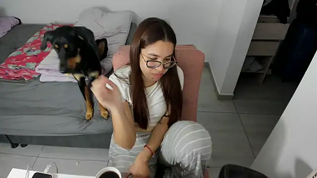 Snapshot of Greciaruiz_ chatting on April 28, 2026, 2:27 am Greciaruiz online show from April 28, 2026, 2:27 am