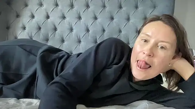 Snapshot of eatmypie69 chatting on September 30, 2025, 9:25 am eatmypie69 online show from September 30, 2025, 9:25 am