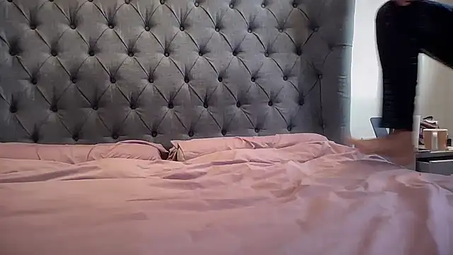 eatmypie69 online show from December 19, 2025, 10:11 am