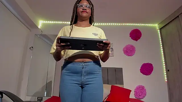 ZahraRose online show from February 26, 2025, 11:52 am