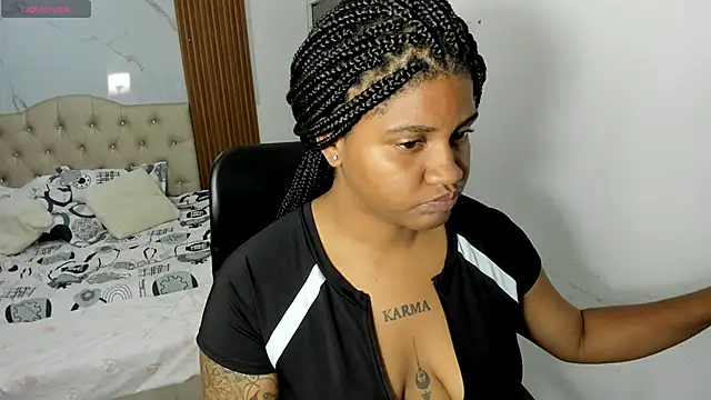Snapshot of ZahraRose chatting on April 28, 2026, 8:36 pm ZahraRose online show from April 28, 2026, 8:36 pm