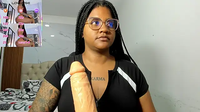 Snapshot of ZahraRose chatting on June 1, 2026, 8:43 pm ZahraRose online show from June 1, 2026, 8:43 pm