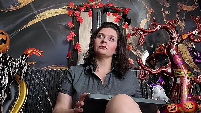 AmandaKovich online show from October 22, 2025, 7:35 pm