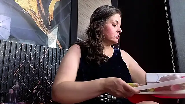 AmandaKovich online show from April 14, 2026, 7:31 pm