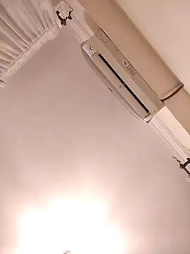 Snapshot of Loly2025 chatting on September 20, 2025, 9:05 pm Loly2025 online show from September 20, 2025, 9:05 pm