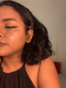 Dahiana Giil online show from November 25, 2025, 6:13 am