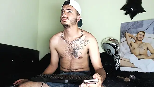 Snapshot of AdamParker_ chatting on November 4, 2025, 12:10 am AdamParker online show from November 4, 2025, 12:10 am