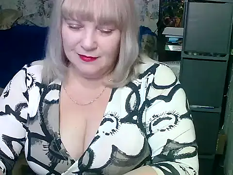 Snapshot of FlowerButterf chatting on March 5, 2025, 7:49 pm FlowerButterf online show from March 5, 2025, 7:49 pm