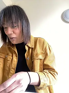 Snapshot of Queenblackx1 chatting on March 12, 2025, 12:36 pm Queenblackx1 online show from March 12, 2025, 12:36 pm